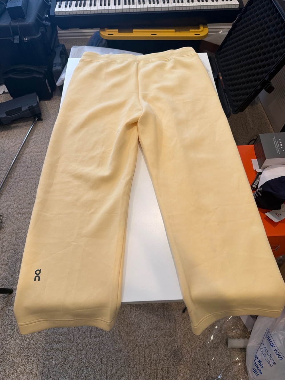 On Running Pale Yellow Track Pants - Picture 9 of 9